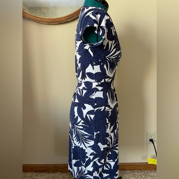 Ann Taylor size 0 half wrap dress short sleeve blue floral pattern - Picture 5 of 8